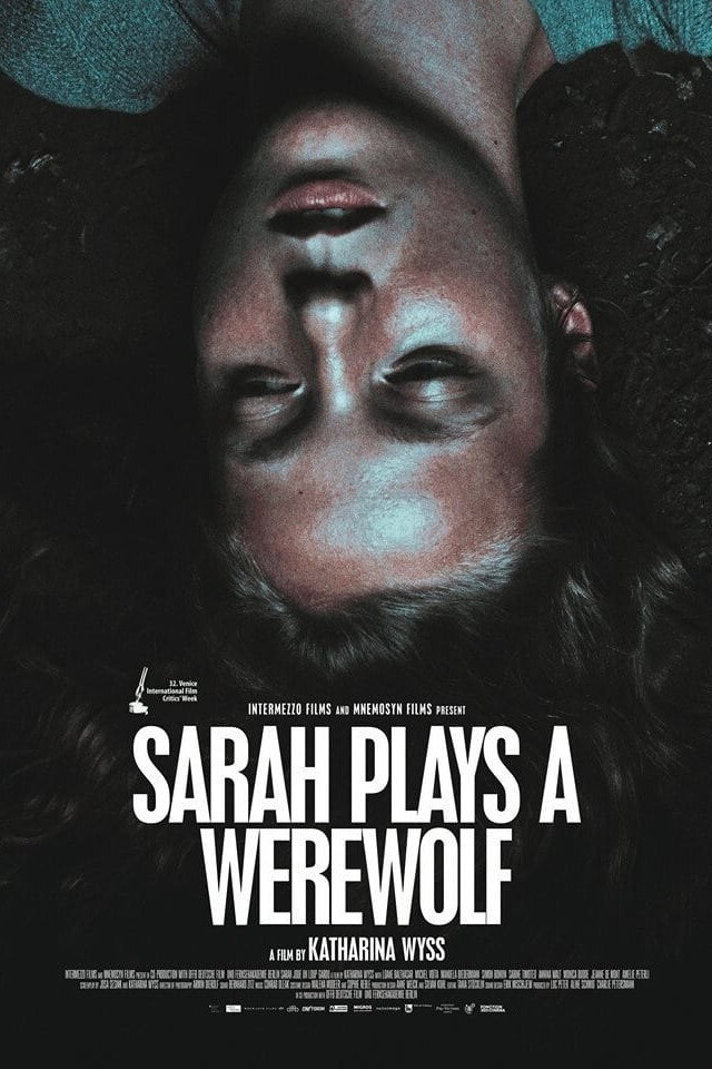 Sarah spielt einen Werwolf