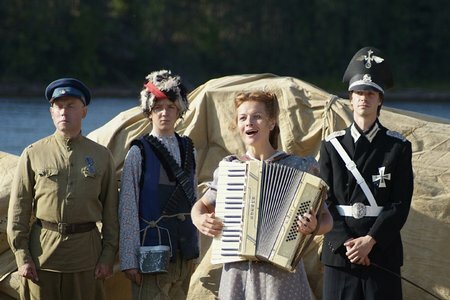 Агитбригада «Бей врага!» — кадр 4