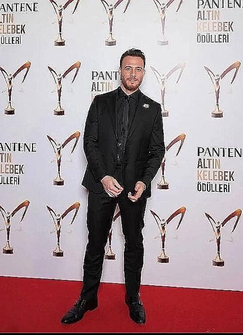 KanalD: En Iyi Romantik Komedi Erkek Oyuncu Kerem Bürsin - Pantene Altin Kelebek Ödülleri 2023