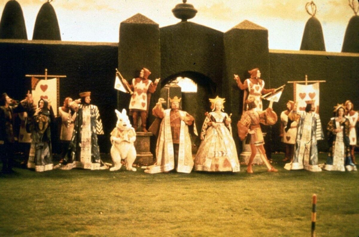 Алиса в стране чудес — кадр 4