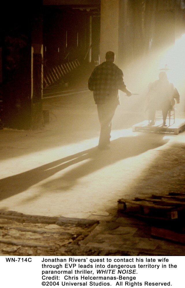 Белый шум — кадр 1
