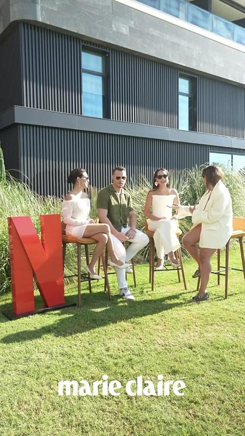 Marie Claire Türkiye: Check-in yapildi, kaos baslad!! Aile oteli + iki kiz kardes + gizemli bir yabanci = bol bol platonik karmaça!