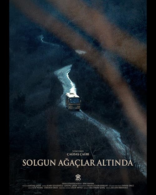 Solgun Agaçlar Altinda