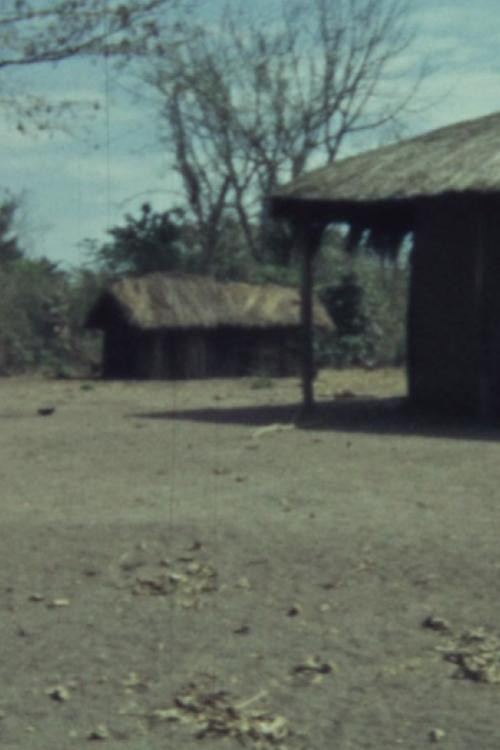 O escultor maconde Nangonga 1958