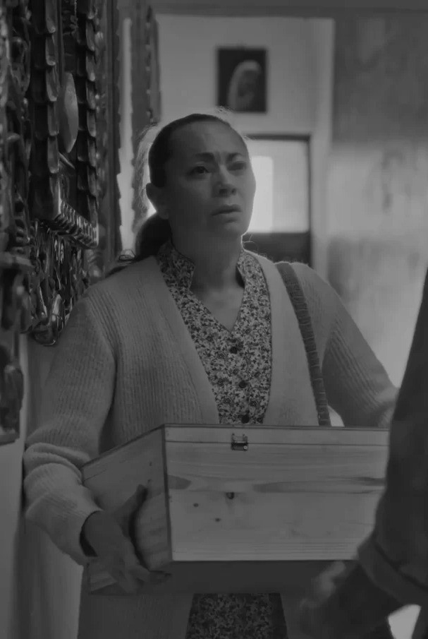 Yolanda camina sola