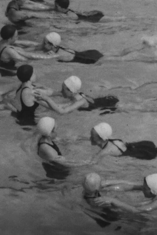 SWIMMING LESSONS AT CUMNOCK OUTDOOR BATHING POOL