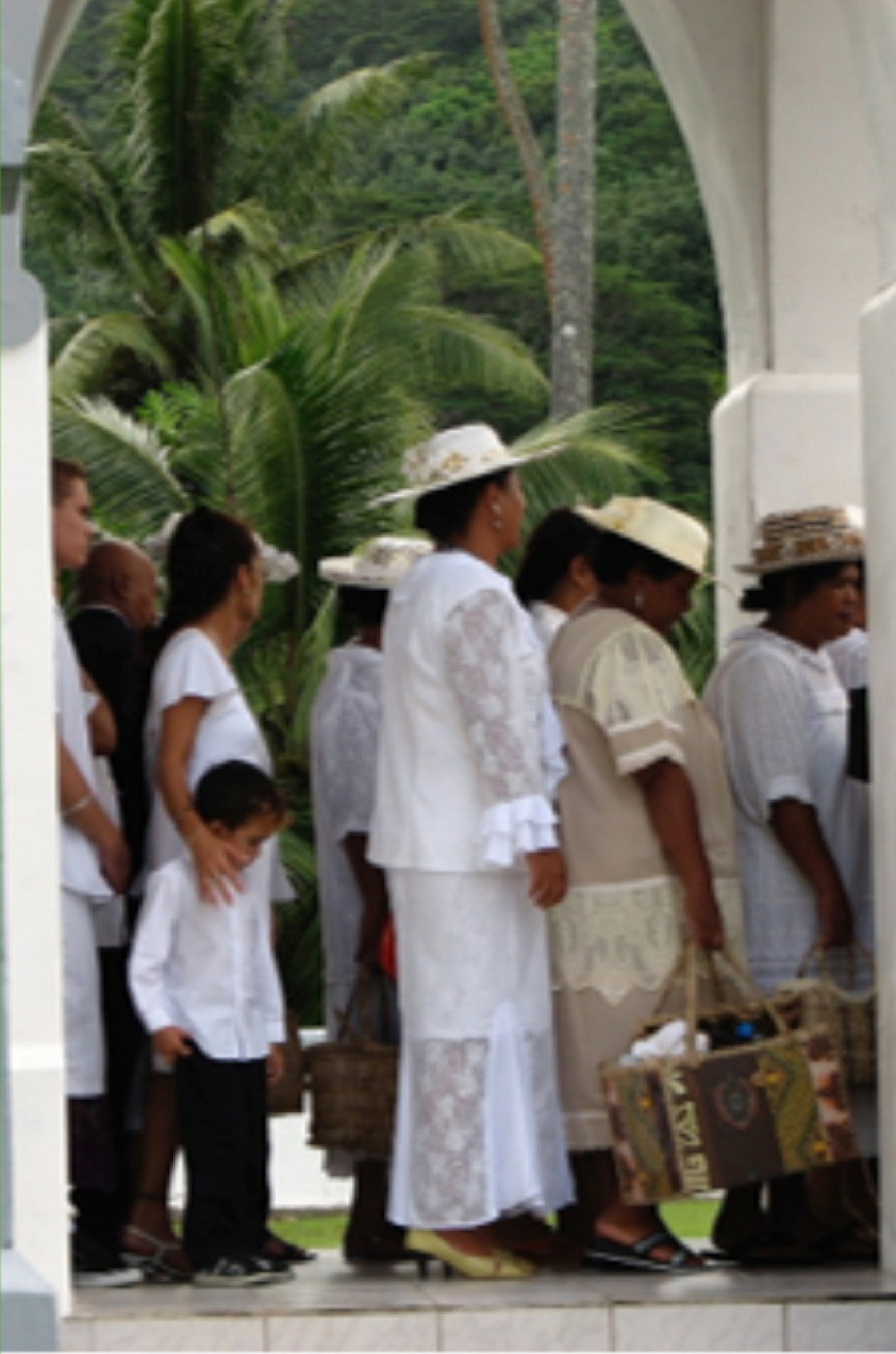 Pain ou coco. Moorea et les deux traditions