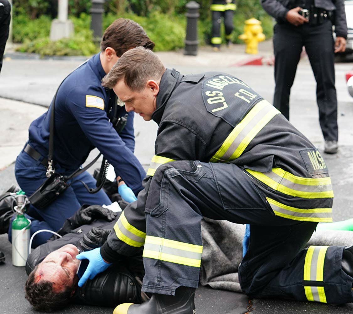 911 служба спасения — кадр 1