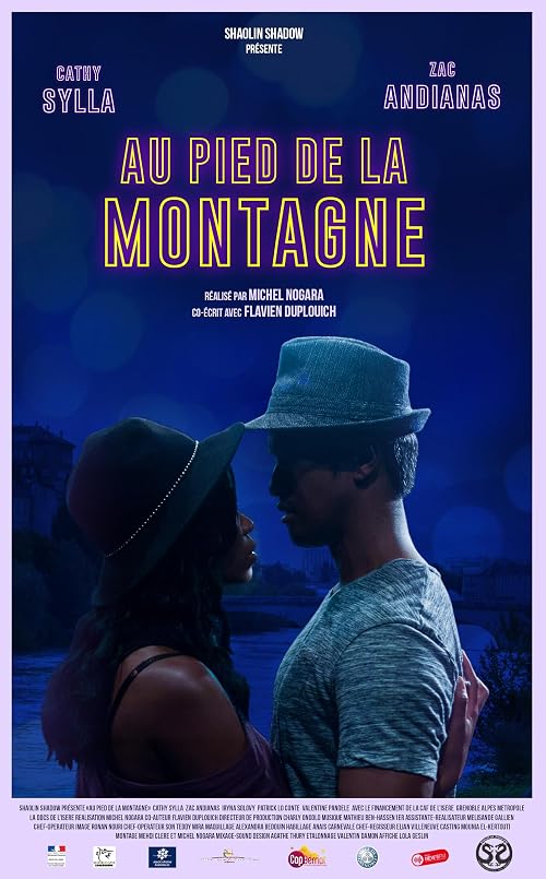 Au Pied De La Montagne