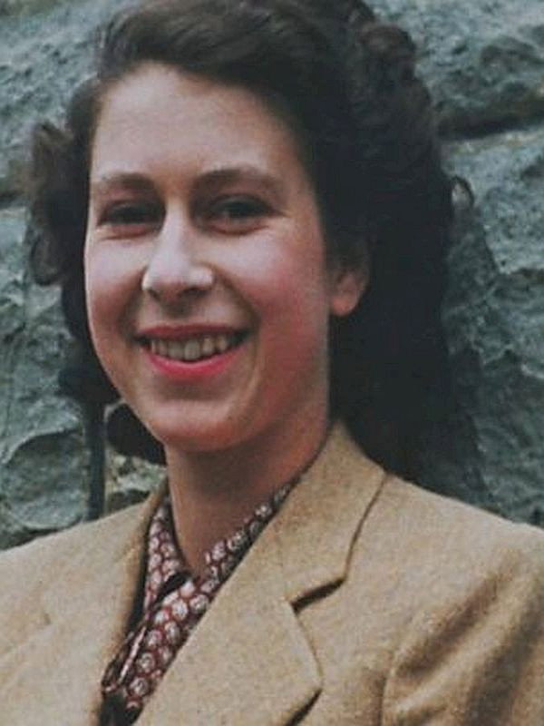 Elizabeth: The Unseen Queen