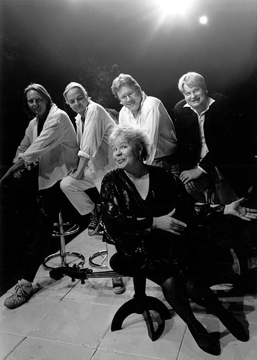 Ammuntaa - Ulla Tapaninen