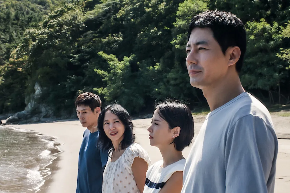 Netflix to Release New Lee Chang-dong Film in Theaters Before Streaming