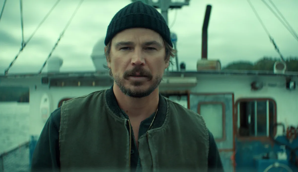 Netflix показал тизер сериала Below с Джошем Хартнеттом