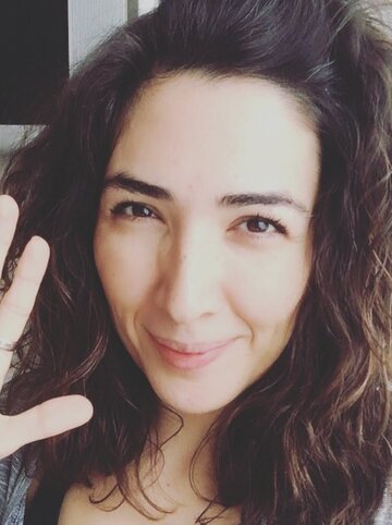 Deniz Akcay Katiksiz