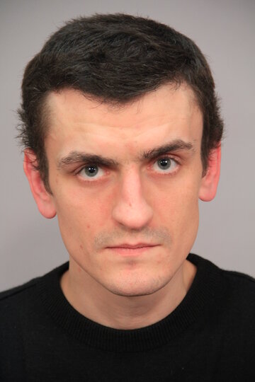 Роман Робов
