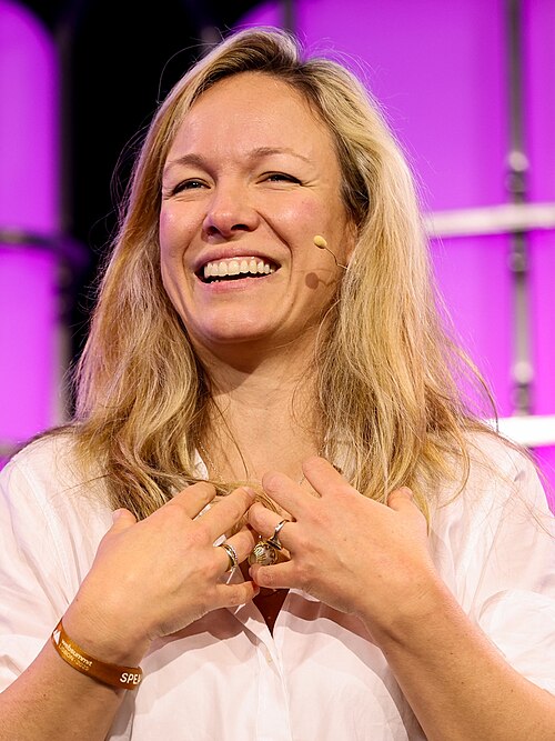 Eline Van der Velden