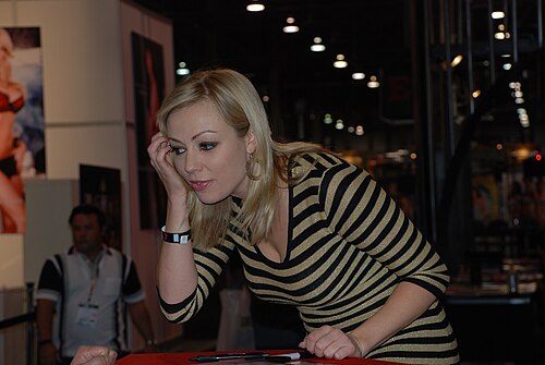 Адрианна Николь