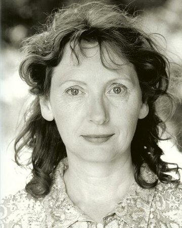 Lorraine Hilton