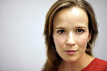 Claire van der Boom