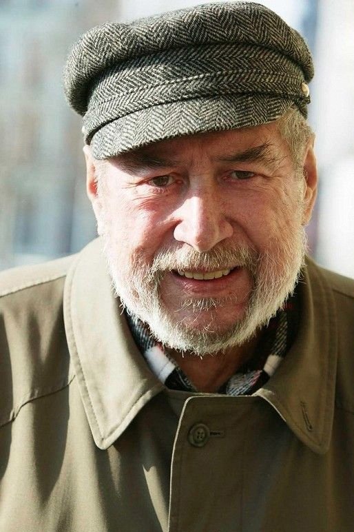 Леош Сухаршипа