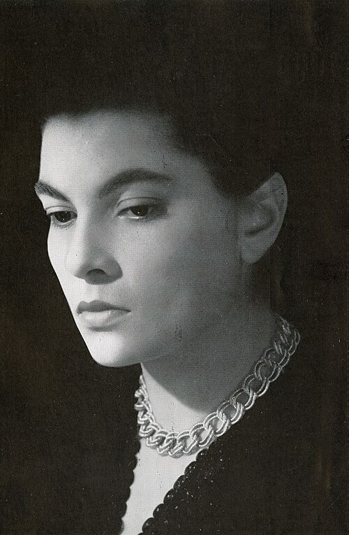 Элена Варци
