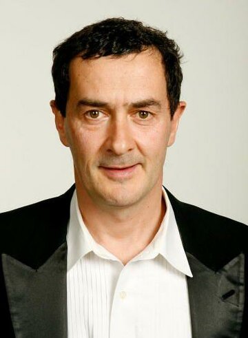 Julian Farino