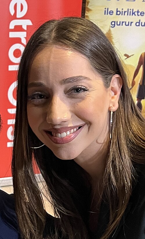 Özge Özacar