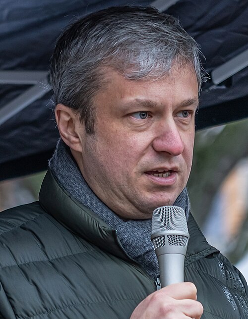 Антон Долин