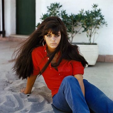 Tina Aumont