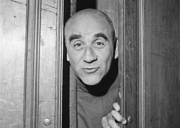 Warren Mitchell
