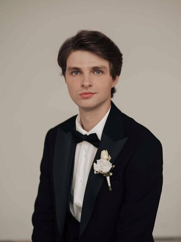 Максим Волков