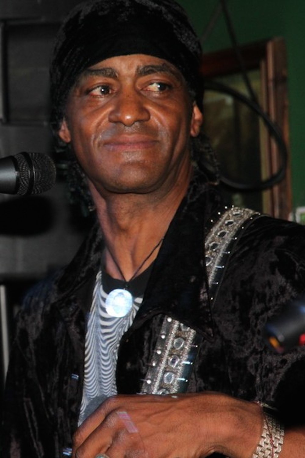 Мико Уивер