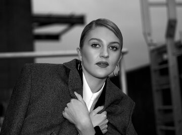 Lara Peake