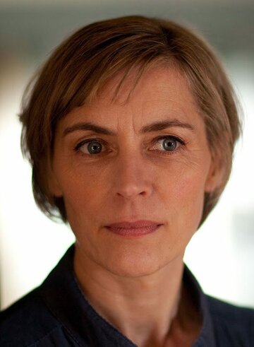 Saskia Reeves