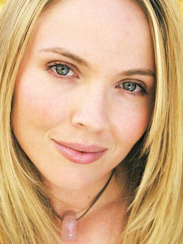 Lara Cox