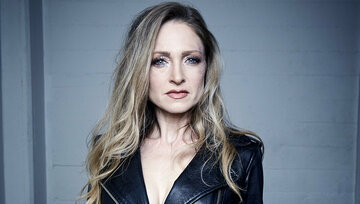 Джули Натансон