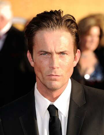 Desmond Harrington