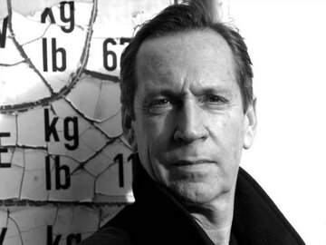 Jonathan Hyde