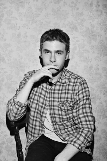 Iain De Caestecker