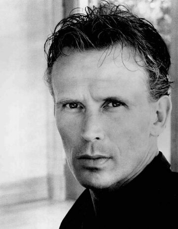 Peter Weller