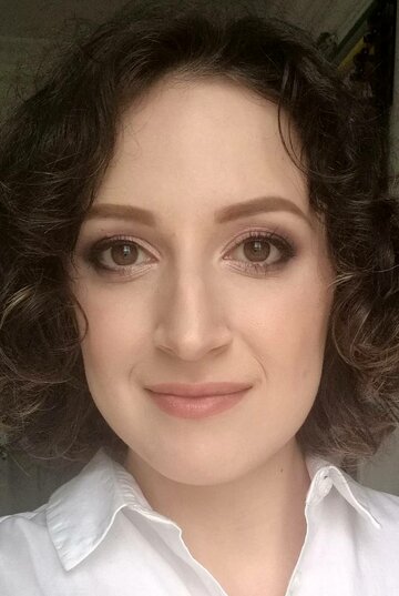 Анна Винокур