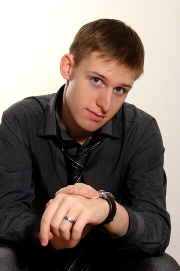 Александр Серов
